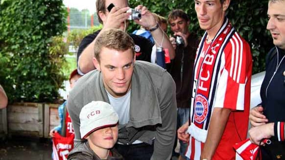 Manuel Neuers Auftakt beim FC Bayern München. Nach dreiwöchigem Kanada-Urlaub trifft der Nationalkeeper beim deutschen Rekordmeister ein.