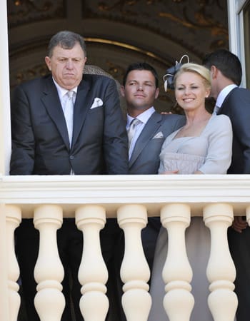 Die Eltern von Charlene, Mike und Lynette Wittstock, auf dem Balkon.