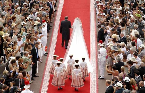 Die Braut Charlene und ihr Vater Michael Wittstock kommen am Fürstenpalast an.