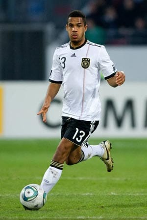 Die vergangene Saison hatte sich Daniel Didavi (21) sicherlich anders vorgestellt. Mit Lob für sein Talent überschüttet ging die Hinrunde bei ihm komplett in die Hose. Nach dem letzten Spieltag hatte er gerade einmal acht Einsätze zu verzeichnen. Das soll sich nun ändern. Als Leihspieler beim 1. FC Nürnberg kann und will er es Spielern wie Ekici, Schieber oder Reinartz gleich tun, die beim Club ohne Druck zu Topspielern reiften. Die vergangene Saison hatte sich Daniel Didavi (21) sicherlich anders vorgestellt. Mit Lob für sein Talent überschüttet ging die Hinrunde bei ihm komplett in die Hose. Nach dem letzten Spieltag hatte er gerade einmal acht Einsätze zu verzeichnen. Das soll sich nun ändern. Als Leihspieler beim 1. FC Nürnberg kann und will er es Spielern wie Ekici, Schieber oder Reinartz gleich tun, die beim Club ohne Druck zu Topspielern reiften.