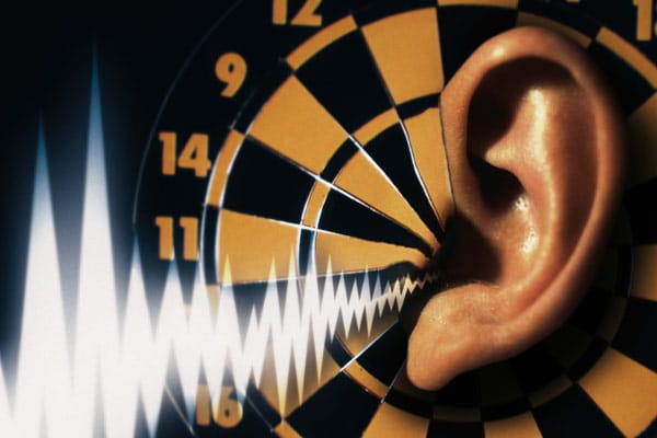 Tinnitus, Hyperakusis, Hörstürze: Wenn die Ohren nicht mehr mitspielen ... Tinnitus, Hyperakusis (Geräuschüberempfindlichkeit), Hörstürze sind Symptome eines Burn-out-Syndroms.