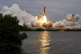 Die Raumfähre "Atlantis" brach am 8. Juli zu ihrem letzten Flug ins All auf. Am 21. Juli landete sie in Cape Canaveral. Damit endete die Ära der Space Shuttle.