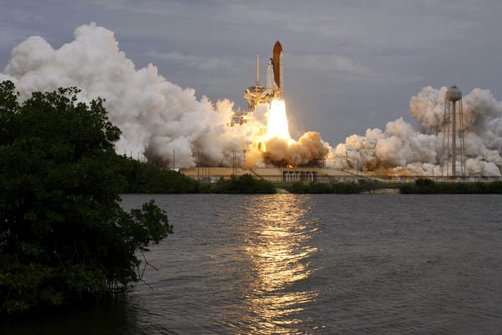Die Raumfähre "Atlantis" brach am 8. Juli zu ihrem letzten Flug ins All auf. Am 21. Juli landete sie in Cape Canaveral. Damit endete die Ära der Space Shuttle.