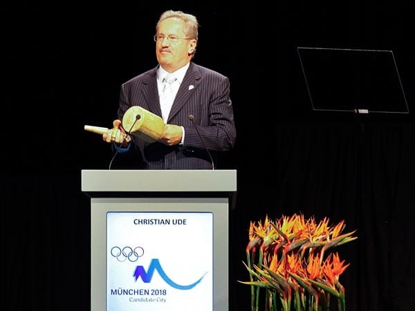 Der Münchner Oberbürgermeister Christian Ude würde bei der Präsentation vor dem IOC, mit Zapfhahn und Holzhammer in der Hand, am liebsten "O'zapft is" rufen.
