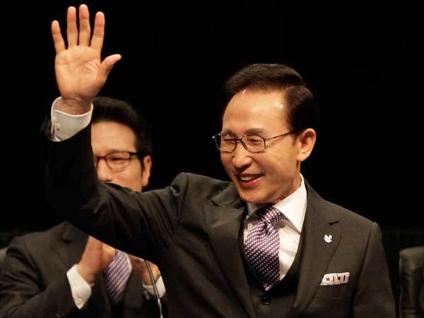 Die südkoreanische Stadt Pyeongchang ist der größte Konkurrent für München. Südkoreas Präsident Lee Myung-bak bedankt sich für den Applaus in Durban. Er setzt sich für Olympischen Winterspiele im eigenen Land ein.