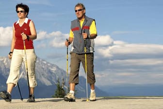 Nordic Walking: Die richtige Technik für Arme und Beine kann nicht jeder.