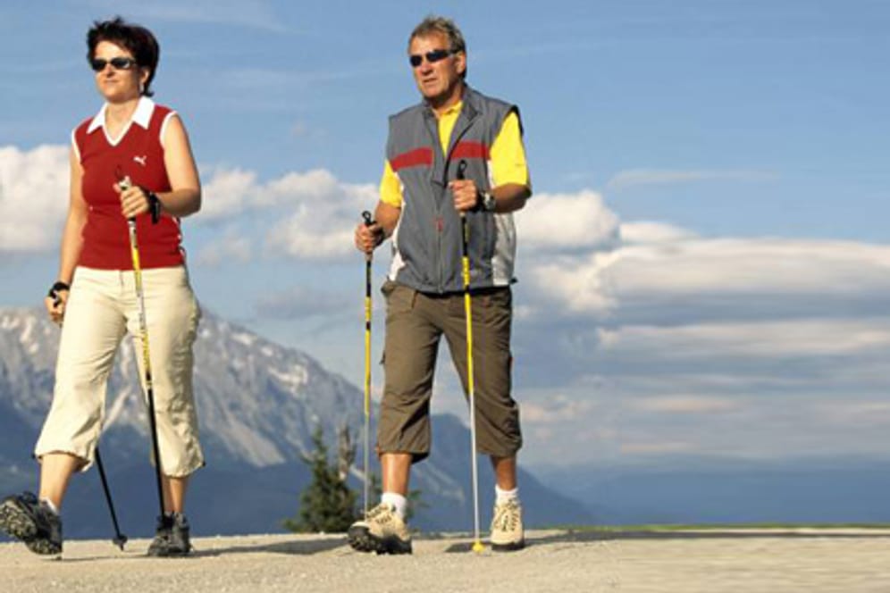 Nordic Walking: Die richtige Technik für Arme und Beine kann nicht jeder.