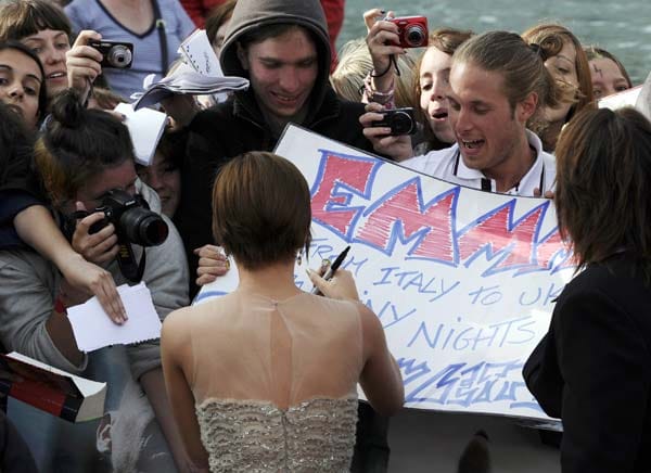 Fans feiern Emma Watson, Daniel Radcliffe und Rupert Grint bei der "Harry Potter"-Premiere.