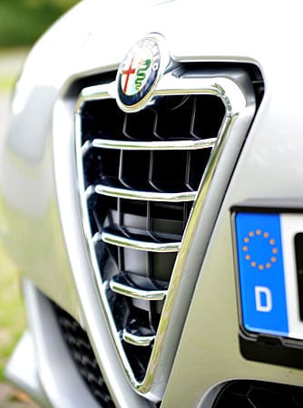 Das Scudetto von Alfa Romeo.