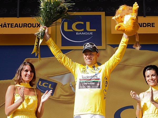Applaus für den Gelben: Thor Hushovd verteidigte die Gesamtführung bei der Tour de France - wohl aber zum letzten Mal. In den kommenden Tagen stehen die ersten echten Berge an, nicht unbedingt das Terrain des Sprinters aus Norwegen.