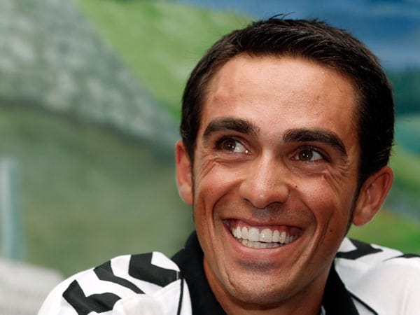 Alberto Contador hat trotz einer mäßigen ersten Tour-Woche noch gut lachen.