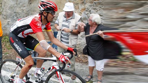 Gezeichnet und entkräftet: Andreas Klöden ist während der 13. Etappe der Tour de France vom Rad gestiegen.