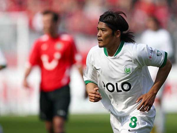 Eine kurze Episode blieb das Engagement von Yoshito Okubo beim VfL Wolfsburg. In der Meistersaison konnte sich der Stürmer nicht gegen die Toptorjäger Edin Dzeko und Grafite durchsetzen und verließ die Niedersachsen wieder Richtung Vissel Kobe.