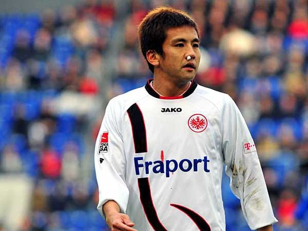 Junichi Inamoto war einer der Stars der WM 2002 in Japan und Südkorea. Von der Bundesliga hatte er aber schnell die Nase voll. Nach nur 43 Spielen für die Frankfurter Eintracht ging seine Odyssee durch Europa weiter nach Frankreich.