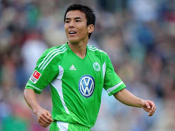 Deutscher Meister darf sich auch Makoto Hasebe nennen. Mit dem VfL Wolfsburg holte sich der universal im Mittelfeld einsetzbare Spieler 2009 überraschend den Titel.