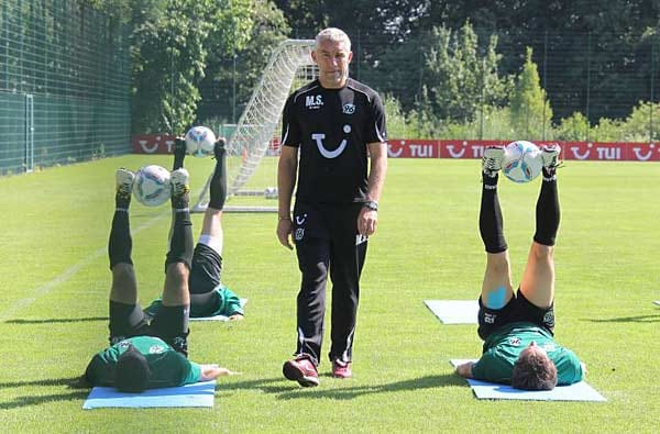 Keinen Grund, etwas zu ändern, hat Hannover 96. Auch dank Mirko Slomka spielen die Niedersachen nun international. Und so setzt der Tabellen-Vierte der Vorsaison auf die bewährten Trainingsmethoden.
