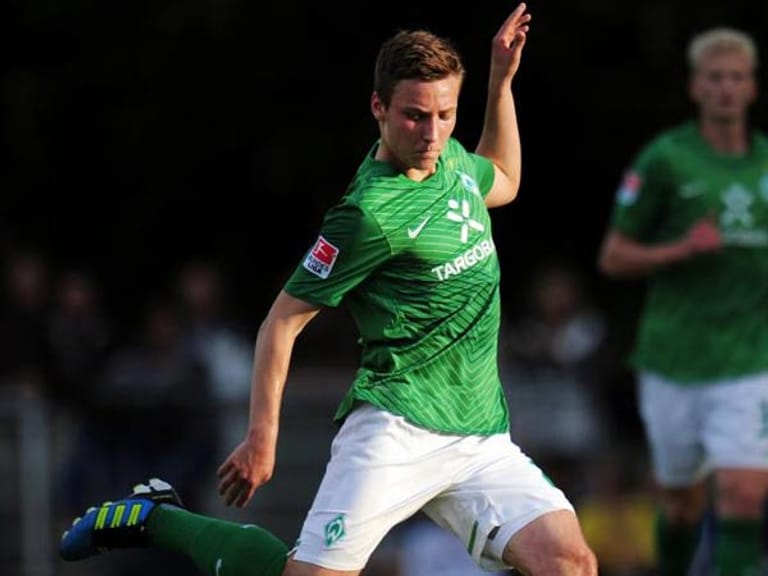 Tom Trybull hat bereits Erfahrungen im Seniorenbereich sammeln dürfen. Der 18-Jährige spielte in der vergangenen Saison im Mittelfeld von Hansa Rostock in der 3. Liga und hat nun den Sprung in die Bundesliga-Mannschaft von Werder Bremen geschafft.
