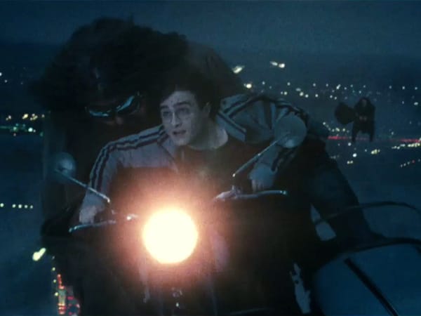 Doch auch wenn der Plan noch so ausgeklügelt war, Voldemort und seine Schergen waren Informiert. Nur mit viel Glück gelingt es Harry, den sicheren Zielort zu erreichen. Leider auch mit einigen Verlusten.