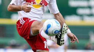 Youri Djorkaeff zauberte in der Bundesliga für den 1. FC Kaiserslautern und ging 2005 nach New York. Dort spielte der Franzose für die Metro Stars bzw. nach der Umbenennung für Red Bull.