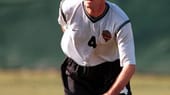 Der Deutsch-Amerikaner Thomas "Tom" Dooley wechselte nach Stationen beim FC Homburg, dem 1. FC Kaiserslautern, Bayer Leverkusen und Schalke 04 im Jahr 1997 über den großen Teich zu Columbus Crew. Drei Jahre später schloss er sich den New York Metro Stars an.