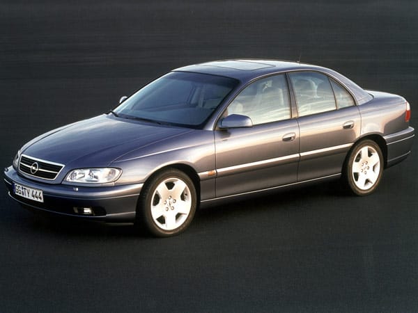 1999 erhielt der Omega B ein umfangreiches Facelift.