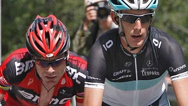 Die Topfavoriten: Der Toursieg wird zwischen Cadel Evans (links) und Andy Schleck entschieden.