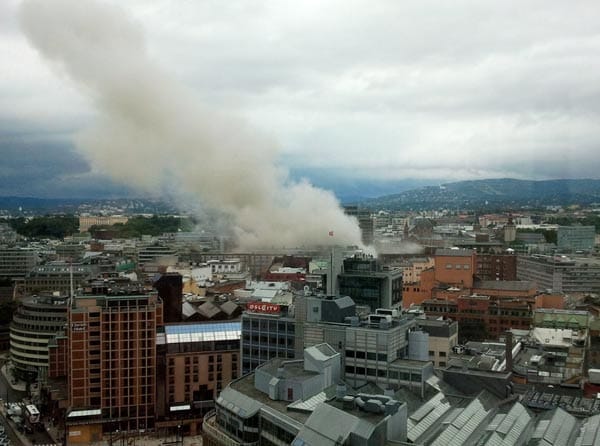 Schauplatz Oslo, 15.30 Uhr, vor dem Utoya-Massaker: Eine Explosion hat die Innenstadt erschüttert. Rauch steigt über dem Öl- und Energieministerium auf.