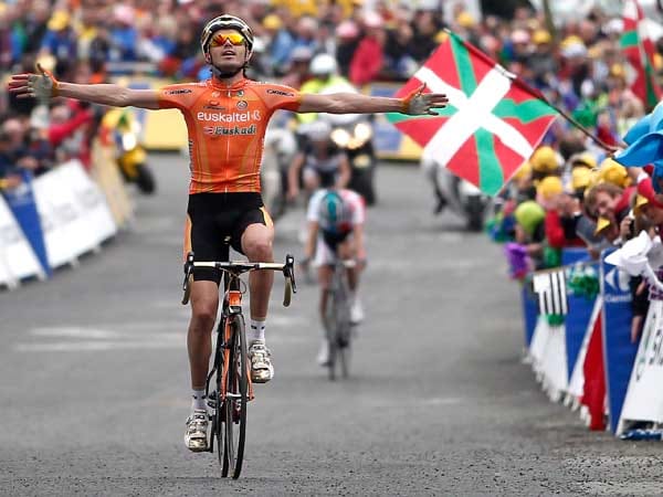 Der Spanier Samuel Sanchez setzt sich sich auf der zwölften Etappe durch und gewinnt die erste schwere Bergetappe der 98. Tour de France. Der Olympiasieger gewinnt in den Pyrenäen vor dem Belgier Jelle Vanendert.