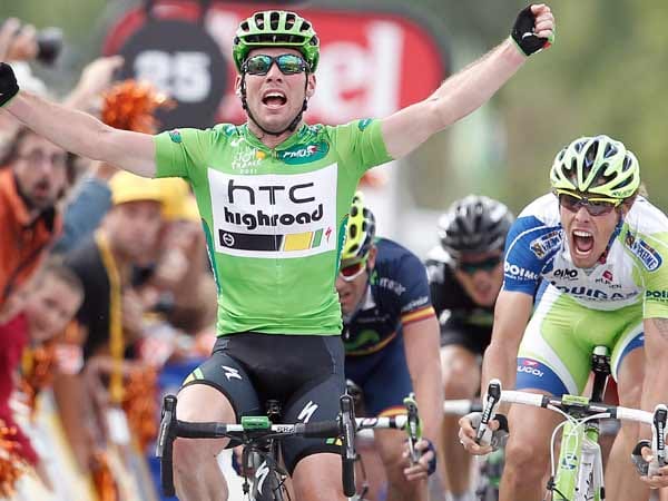 Mark Cavendish gewinnt im Sprint die 15. Etappe. Bereits sein vierter Triumph bei der diesjährigen Tour und sein 19. insgesamt.