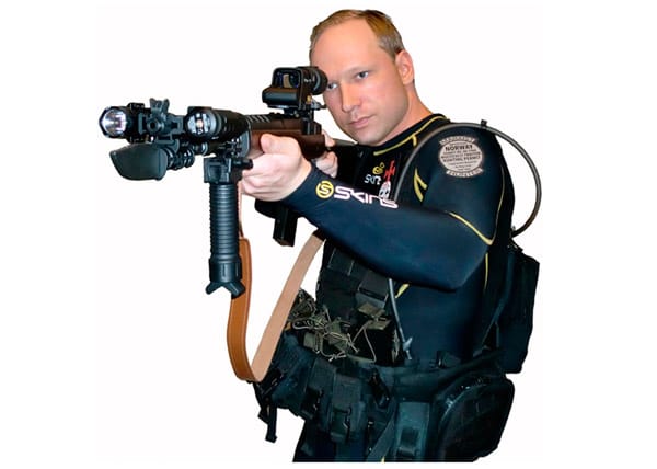 Bald kommen immer mehr Details über Breivik ans Licht. Hier posiert er im Internet mit einer Waffe - kurz vor der Tat hat er ein Manifest mit seinen radikalen Ansichten veröffentlicht.