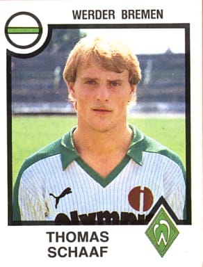 Hätten Sie diesen Ex-Kicker und späteren Bundesliga-Trainer auf dem Sticker von 1984 wiedererkannt? Gar nicht so leicht. Denn damals verfügte der heutige Werder-Bremen-Coach Thomas Schaaf noch über eine beeindruckende Haarpracht.
