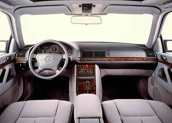Luxuriös präsentierte sich der Innenraum im W140.