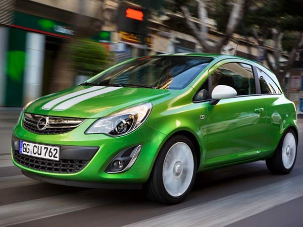 EU: Neuwagenpreise: Opels Kleinwagen Corsa mit 85 PS kostet hierzulande vor Steuern 10.882 Euro. Am günstigsten ist er mit einem Preis von 7.926 Euro netto in Ungarn