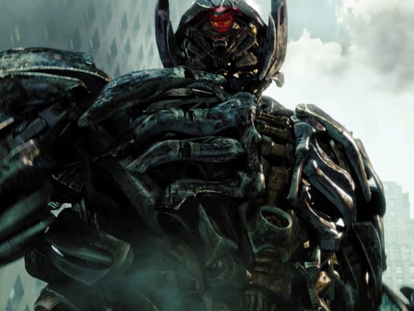 Und der verschollen geglaubte Herrscher von Cybertron entfacht den erbitterten Krieg zwischen den Autobots und den Decepticons aufs Neue. Und der verschollen geglaubte Herrscher von Cybertron entfacht den erbitterten Krieg zwischen den Autobots und den Decepticons aufs Neue.