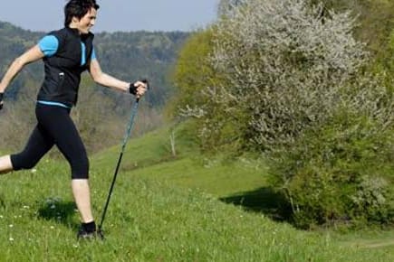 Die richtigen Stöcke beim Nordic Walking machen den Sport noch ergiebiger