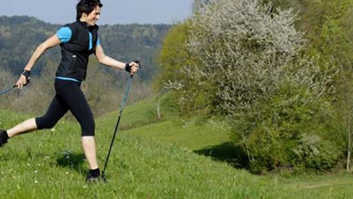 Die richtigen Stöcke beim Nordic Walking machen den Sport noch ergiebiger