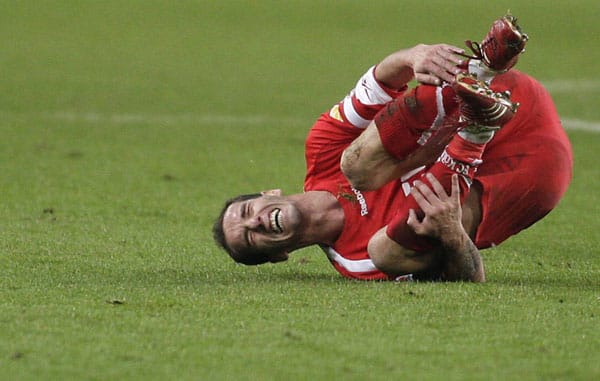 Der 1. FC Köln muss in der Hinrunde ohne seinen Pitbull auskommen: Petit zog sich am letzten Bundesligaspieltag einen Kreuzbandriss zu und befindet sich momentan in der Reha. Der 1. FC Köln muss in der Hinrunde ohne seinen Pitbull auskommen: Petit zog sich am letzten Bundesligaspieltag einen Kreuzbandriss zu und befindet sich momentan in der Reha.