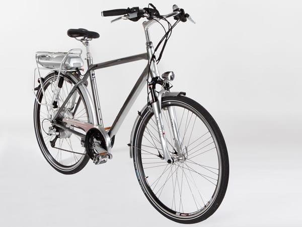 ADAC und Stiftung Warentest haben 12 aktuelle E-Bikes getestet. Bei den Komforträdern schnitt das Diamant Zouma Sport mit der Note 2,5 noch gut ab und ist damit Testsieger in dieser Kategorie. Vor allem die guten Bremsen trugen zum Testergebnis des 2700 Euro teuren E-Bikes bei.