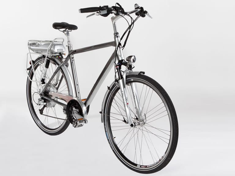 ADAC und Stiftung Warentest haben 12 aktuelle E-Bikes getestet. Bei den Komforträdern schnitt das Diamant Zouma Sport mit der Note 2,5 noch gut ab und ist damit Testsieger in dieser Kategorie. Vor allem die guten Bremsen trugen zum Testergebnis des 2700 Euro teuren E-Bikes bei.