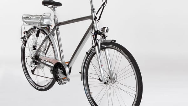 ADAC und Stiftung Warentest haben 12 aktuelle E-Bikes getestet. Bei den Komforträdern schnitt das Diamant Zouma Sport mit der Note 2,5 noch gut ab und ist damit Testsieger in dieser Kategorie. Vor allem die guten Bremsen trugen zum Testergebnis des 2700 Euro teuren E-Bikes bei.