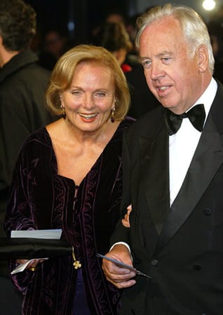Schauspielerin Ruth Maria Kubitschek und ihr Lebensgefährte, der Regisseur Wolfgang Rademann, bei der Bambi-Verleihung im November 2002.