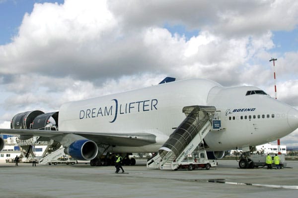 Der Dreamlifter wird exklusiv für den Transport von Flugzeugbauteilen der Firma Boeing genutzt.