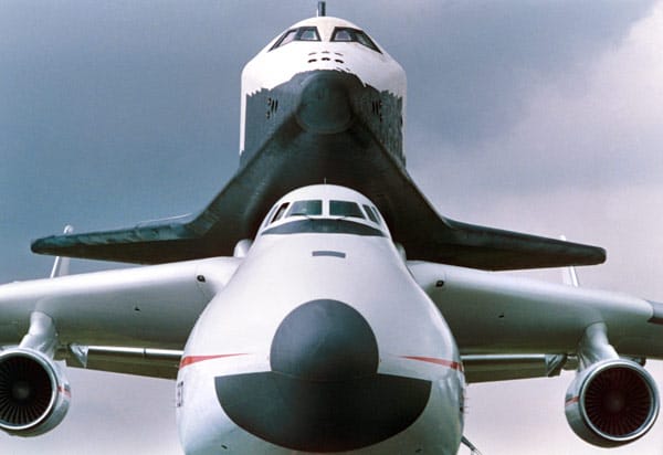 Die Antonow AN-225 transportiert sogar die sowjetische Raumfähre Buran.