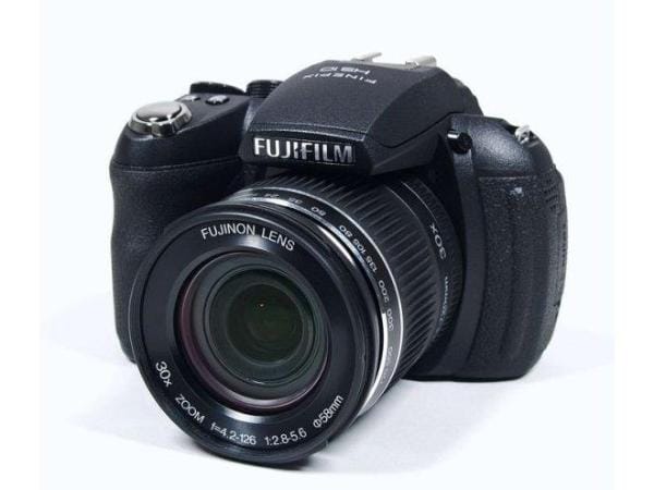 Platz 6: Fujifilm Finepix HS10 (2,74)