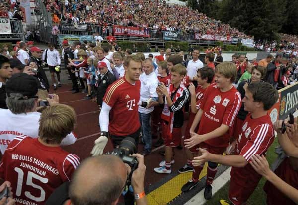 Meister: FC Bayern München. Die 44 Millionen Euro, die der Rekordmeister in Manuel Neuer und Co. gesteckt hat, um den Kader wieder titelreif zu machen, scheinen zumindest national genug zu sein.