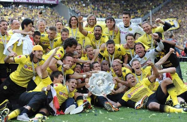 Platz 3: Borussia Dortmund. Der Meister spielt sich oben fest. Zwar reicht es in der Saison 2011/2012 nicht zur Titelverteidigung, doch für die junge Truppe von Jürgen Klopp geht es erneut in die Champions League.