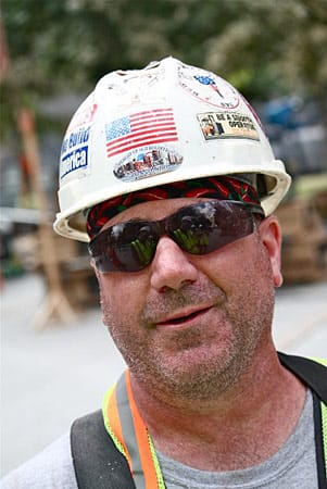 Bautischler Bart Chiarizzi: "Meist ist es ein Job wie jeder andere. Und dann erinnerst du dich: Dies ist geheiligter Boden." Bautischler Bart Chiarizzi: "Meist ist es ein Job wie jeder andere. Und dann erinnerst du dich: Dies ist geheiligter Boden."