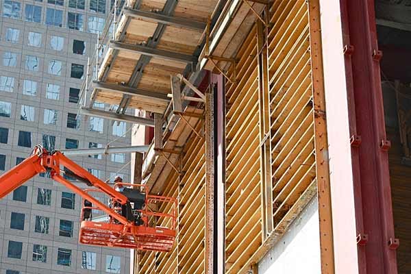 Kran an der 1 WTC-Baustelle: Schon heute der höchste Bau in Lower Manhattan. Kran an der 1 WTC-Baustelle: Schon heute der höchste Bau in Lower Manhattan.
