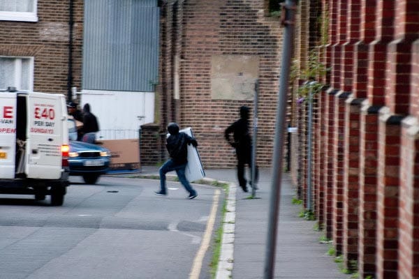 Allein in London nimmt die Polizei in den vergangenen Tagen mehr als 800 Randalierer und Plünderer fest