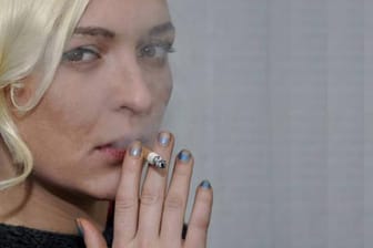 Rauchen schadet Frauen mehr.